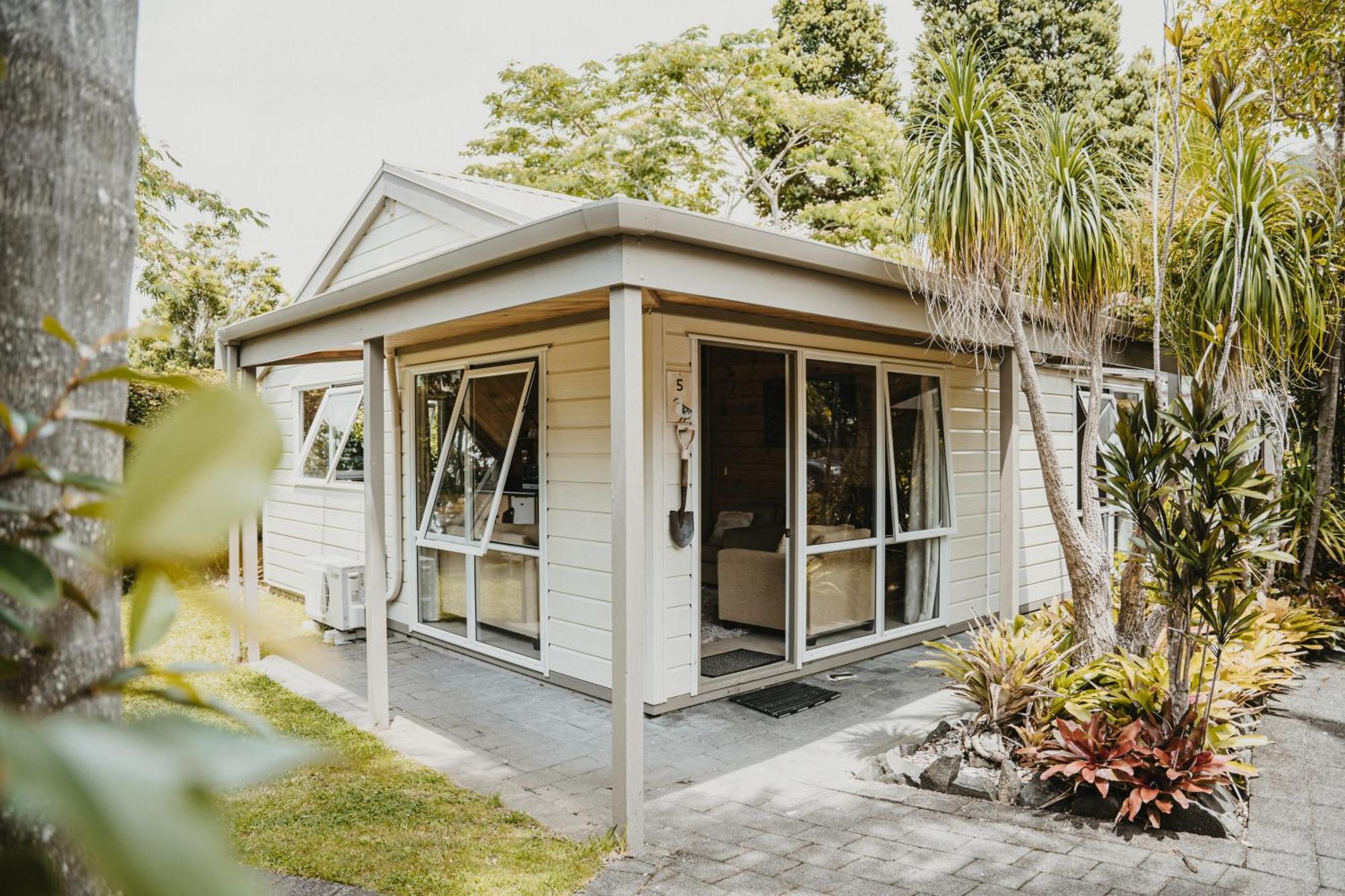 Tatahi Lodge Beach Resort Hahei Exterior foto