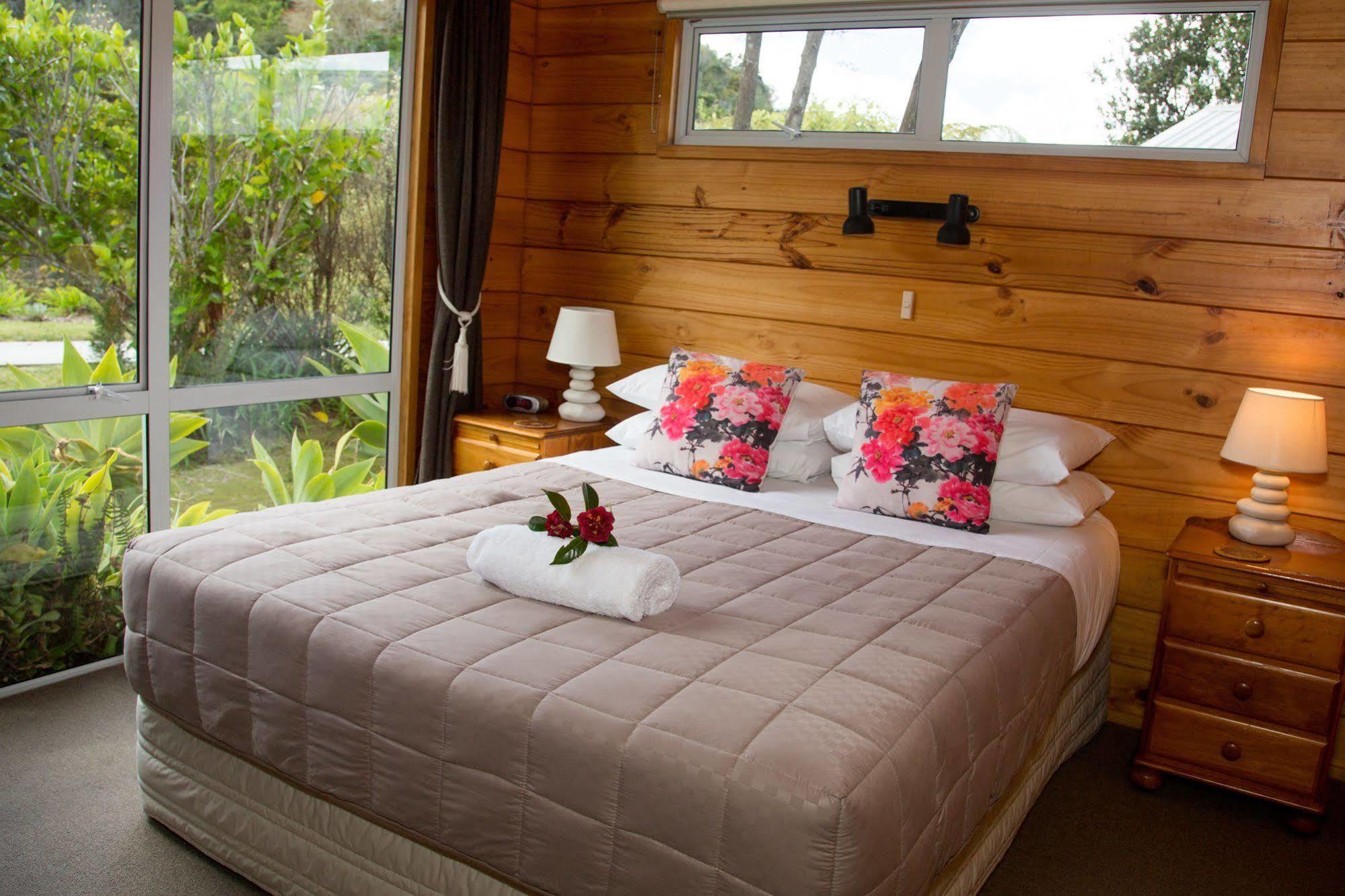 Tatahi Lodge Beach Resort Hahei Exterior foto